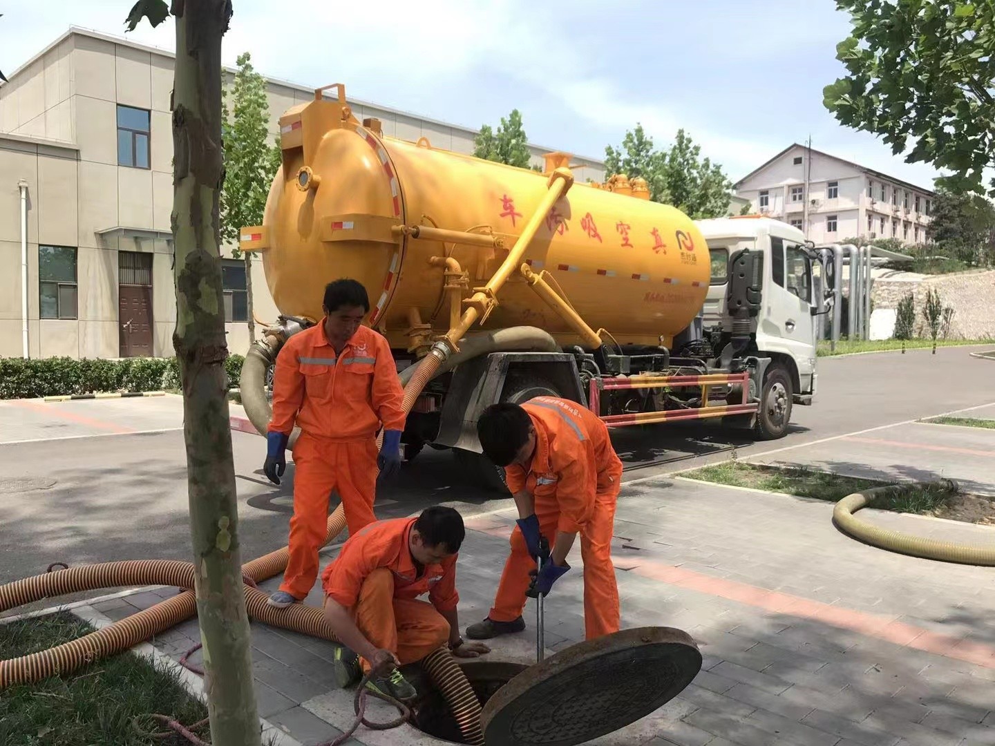蒋巷化粪池清理与5-8吨吸粪车施工效率分析